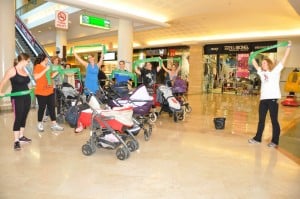 קבוצת הליכה לנשים לאחר לידה בקניון צילום: דוברות כללית